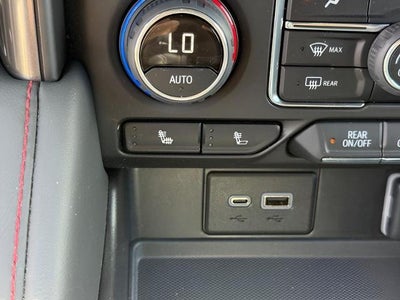 2024 Chevrolet Suburban 4WD 4dr RST