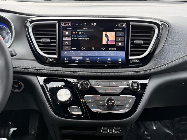 2025 Chrysler Pacifica Select AWD