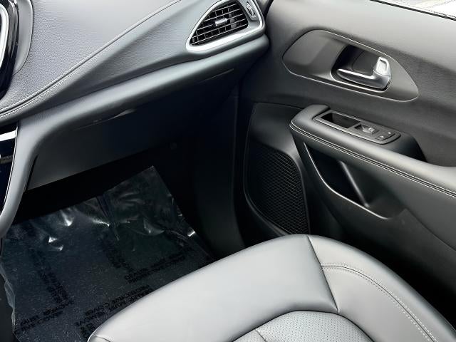 2025 Chrysler Pacifica Select AWD