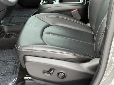 2025 Chrysler Pacifica Select AWD