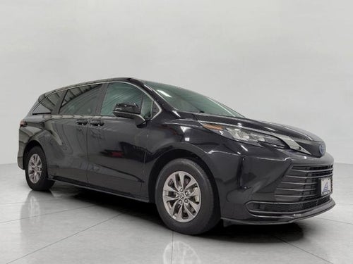 2025 Toyota Sienna LE FWD 8-Passenger