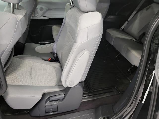 2025 Toyota Sienna LE FWD 8-Passenger