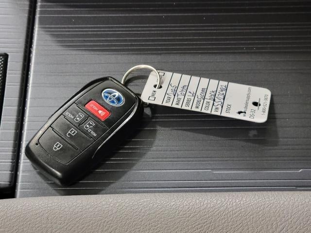 2025 Toyota Sienna LE FWD 8-Passenger