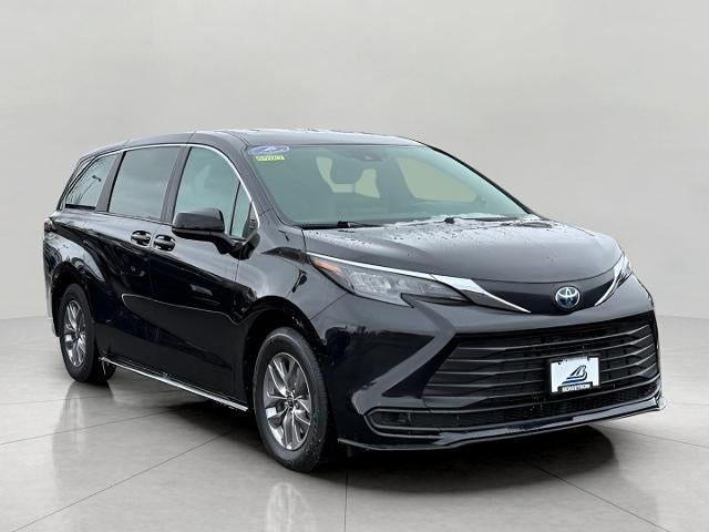 2025 Toyota Sienna LE FWD 8-Passenger