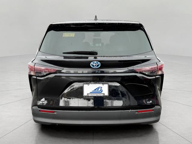 2025 Toyota Sienna LE FWD 8-Passenger
