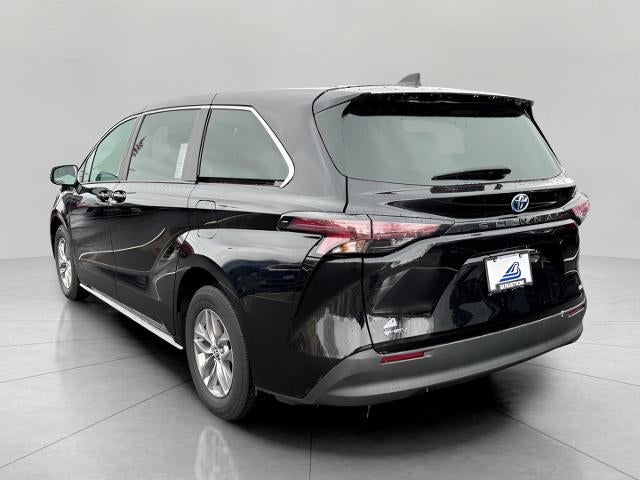 2025 Toyota Sienna LE FWD 8-Passenger