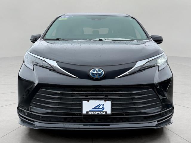 2025 Toyota Sienna LE FWD 8-Passenger