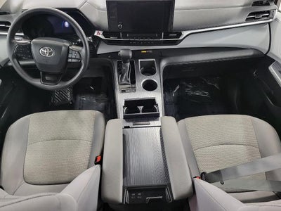 2025 Toyota Sienna LE FWD 8-Passenger