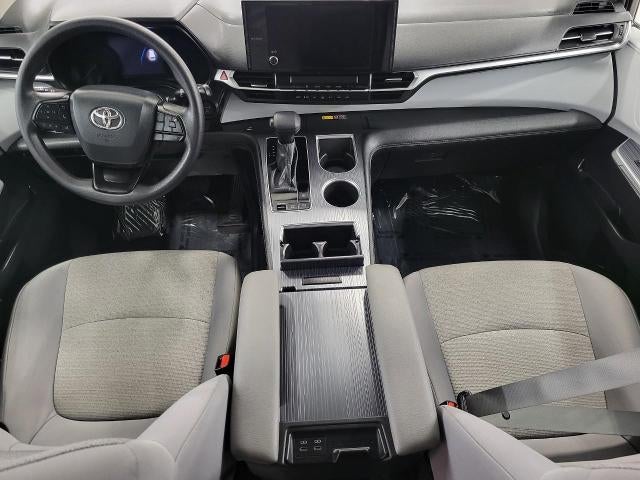2025 Toyota Sienna LE FWD 8-Passenger