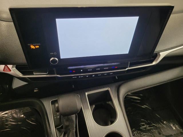 2025 Toyota Sienna LE FWD 8-Passenger